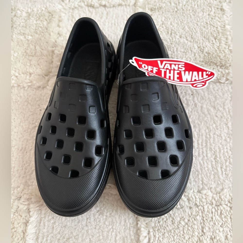 NWT Vans Trek Slip-On Black Breathable Rinseable Durable 1